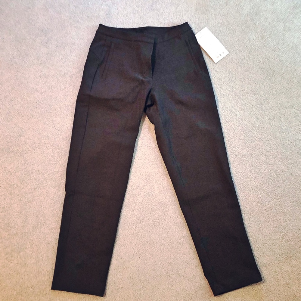 Lululemon On the Move Cropped Pant - NWT